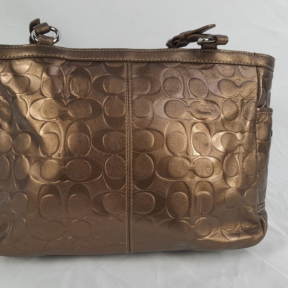 Coach Y2K Shoulder Bag - NEVER USED - 100% AUTHENTIC - METALLICA GOLD - Picture 3 of 7